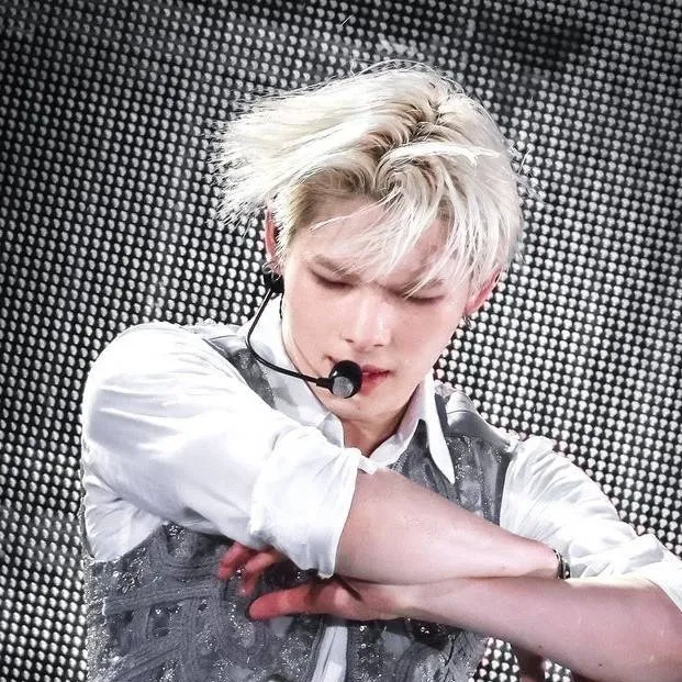 chat with ai character: Flirt Ni-ki 