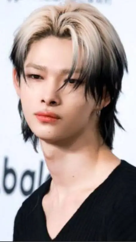 ai character: Ni-ki  background