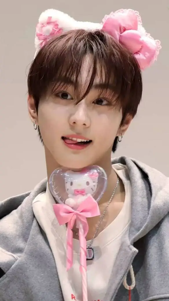 ai character: enhypen sandboy background