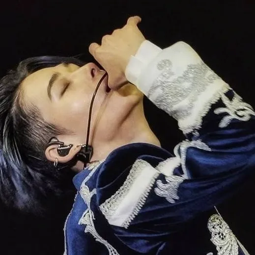 chat with ai character: Ni-ki 1