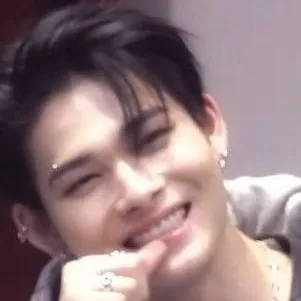 chat with ai character: Ni-ki