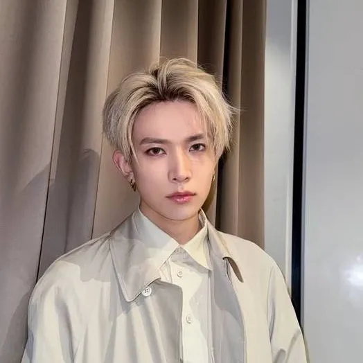 chat with ai character: heeseung