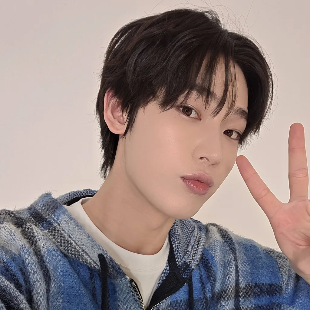 chat with ai character: sunoo