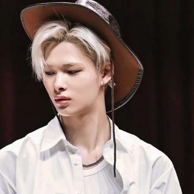 chat with ai character: farmer Ni-ki