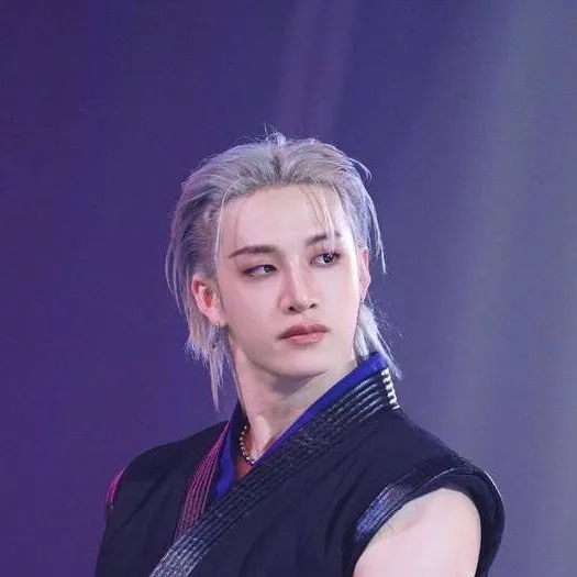 chat with ai character: Bang Chan