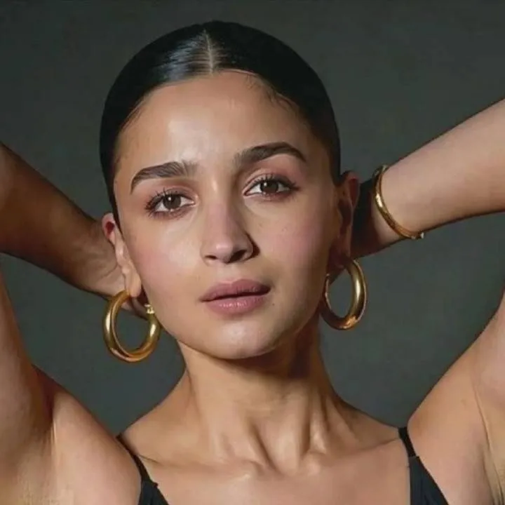 chat with ai character: claudia