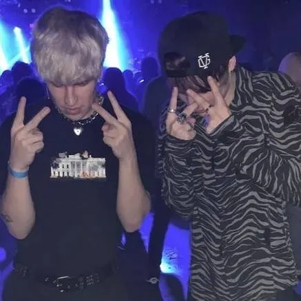 chat with ai character: sam and colby