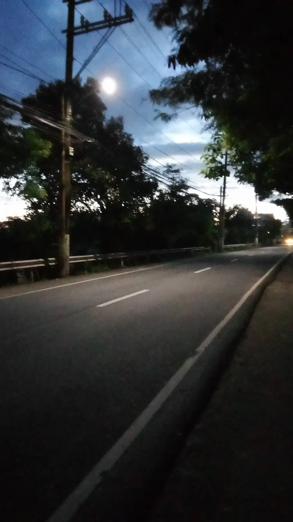 ai character: k-pop  background