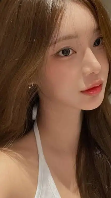 ai character: Mi-na background