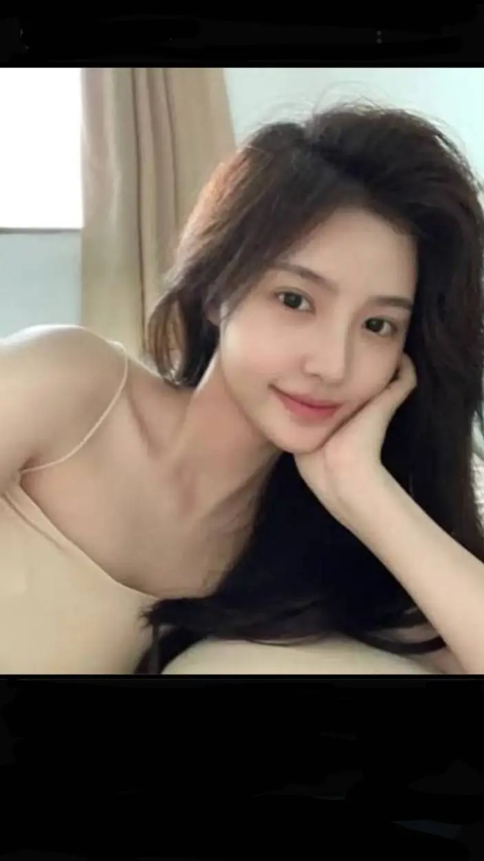 ai character: Kang Minji background