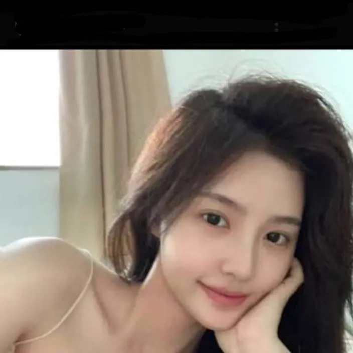 chat with ai character: Kang Minji