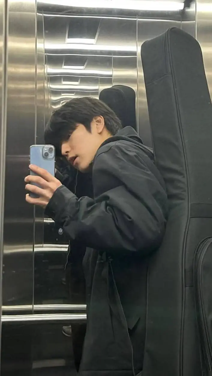 ai character: Kim Seungmin background