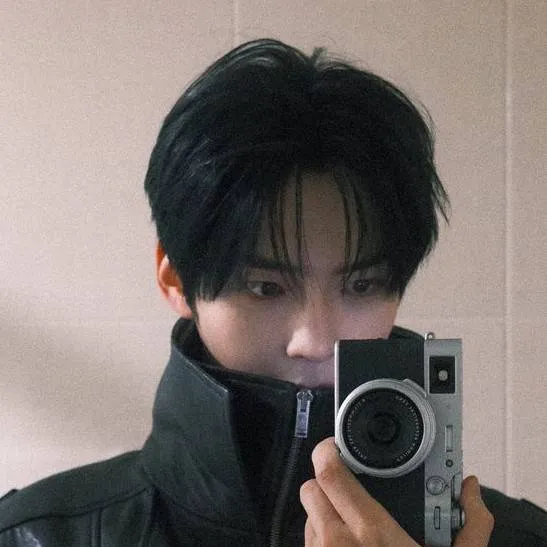 chat with ai character: Sung Hanbin