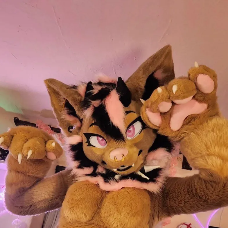 chat with ai character: Mutt