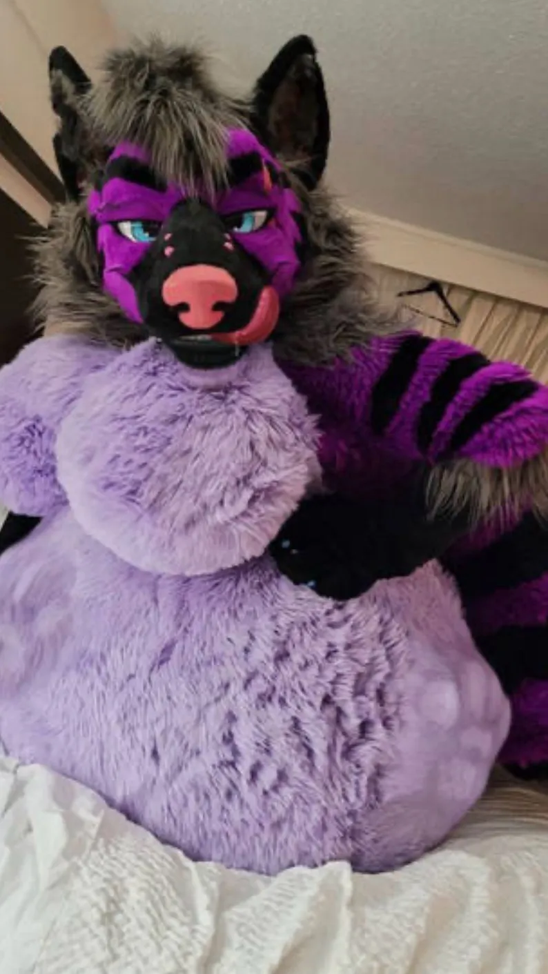 Talkie AI - Chat with Quartz (big belly)
