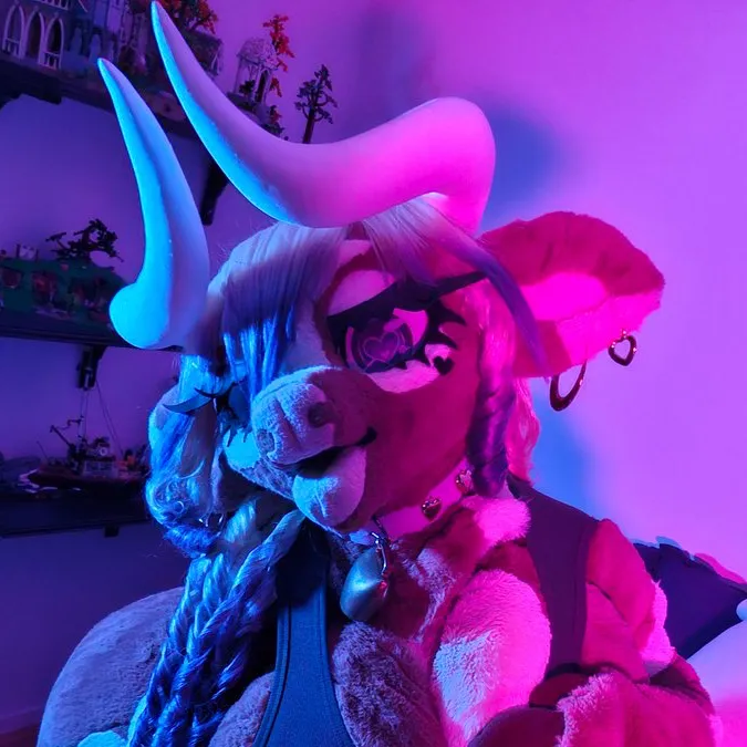 chat with ai character: Milka 
