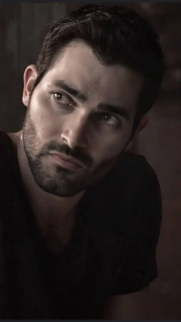 ai character: Derek hale  background