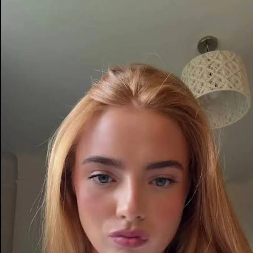 chat with ai character: Amiee 