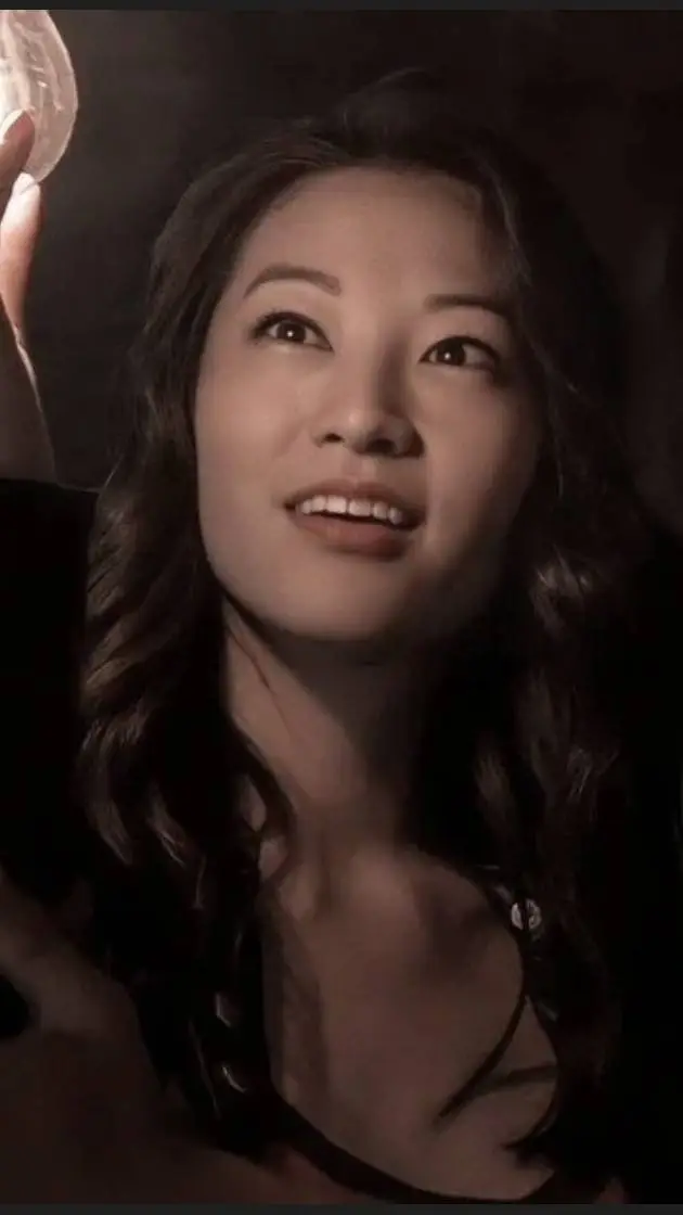 ai character: Kira  background