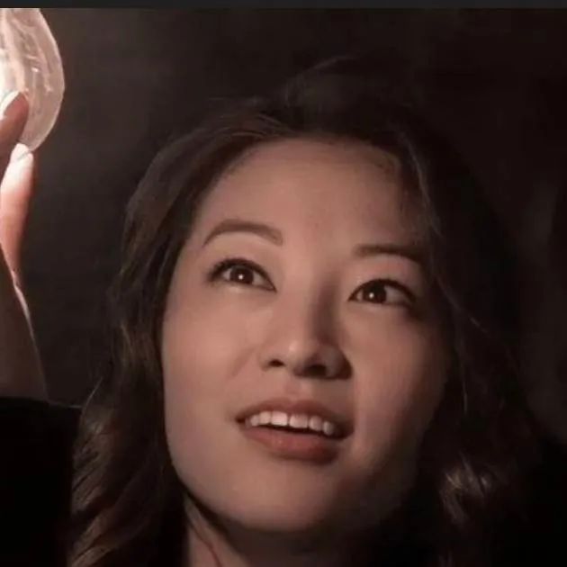 chat with ai character: Kira 