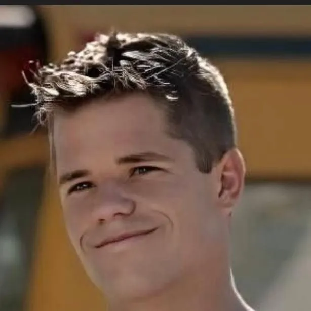 chat with ai character: Aiden stiner 