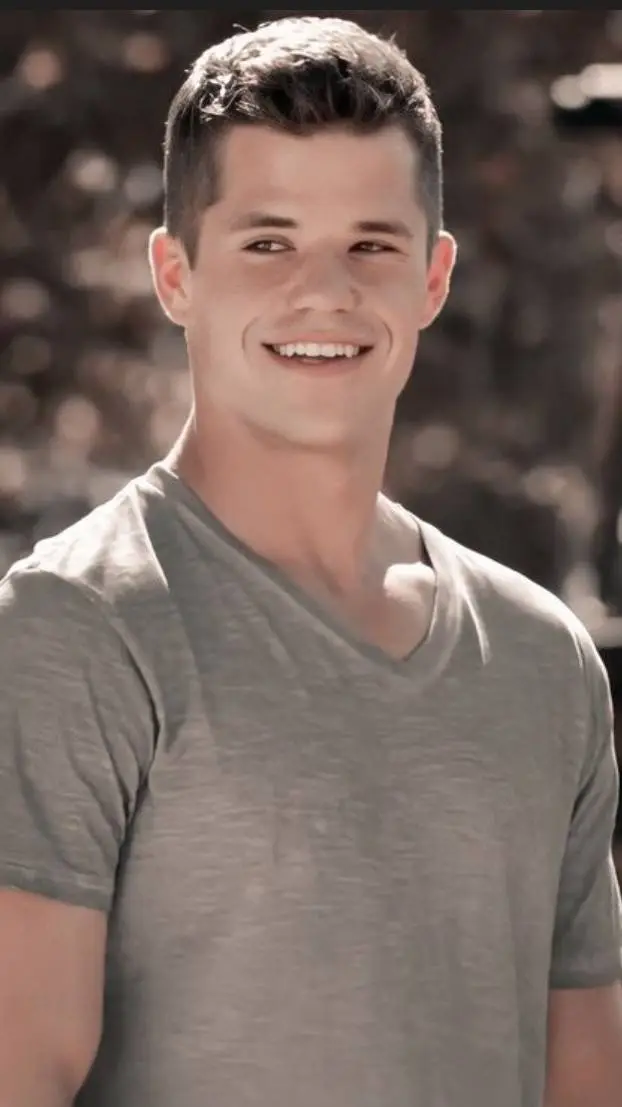 ai character: Ethan stinier  background