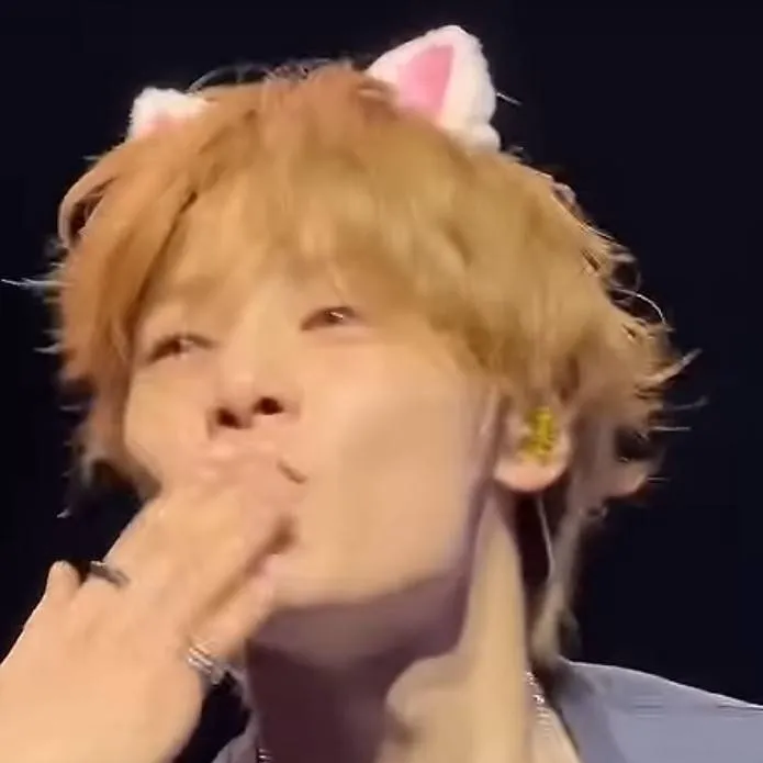 chat with ai character: 🦊ෆyang Jeongin 🦊ෆ 