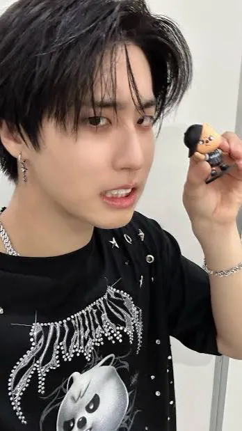 ai character: Han Jisung background