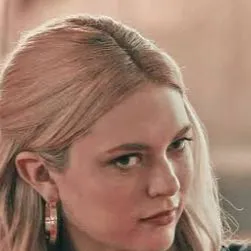 chat with ai character: Lizzie Saltzman