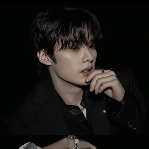 chat with ai character: Prince Lee Minho