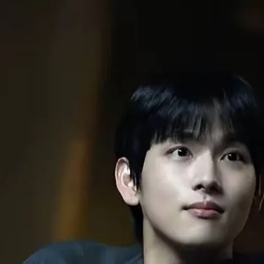 chat with ai character: choi min ho
