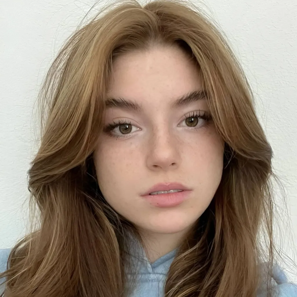 chat with ai character: Hannah