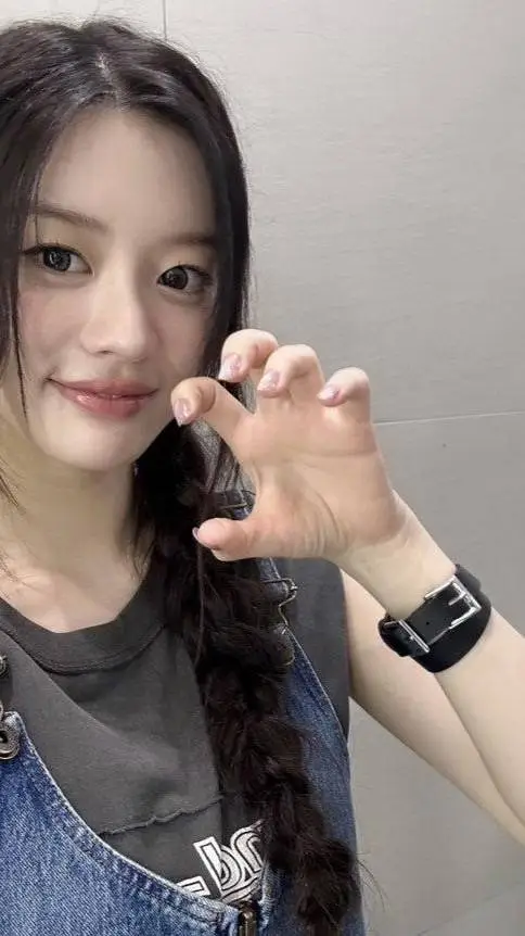 ai character: minju background