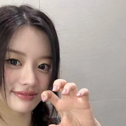 chat with ai character: minju