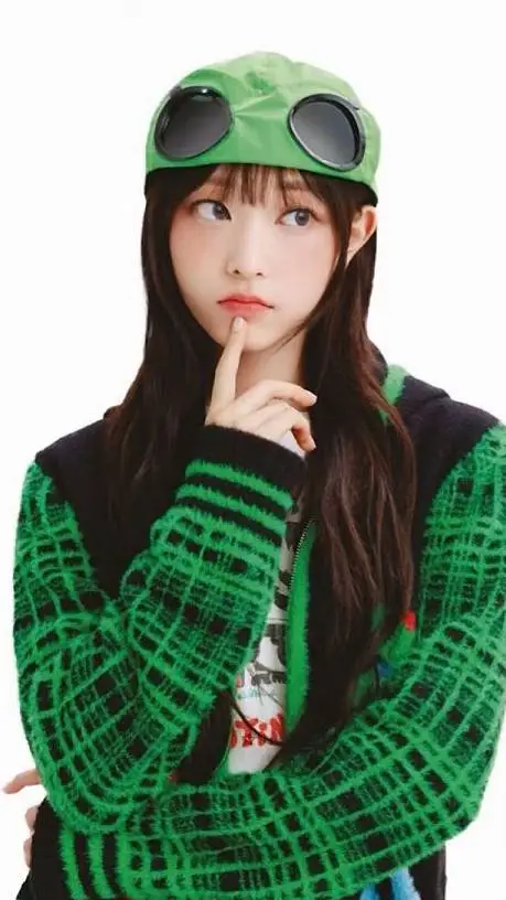 ai character: haerin  background