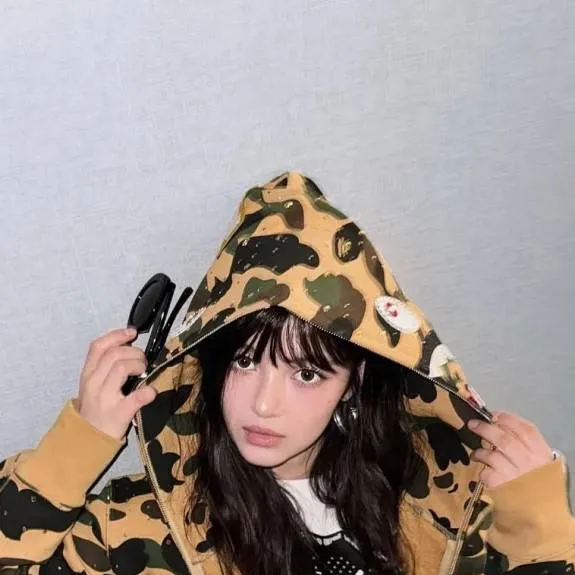 chat with ai character: danielle