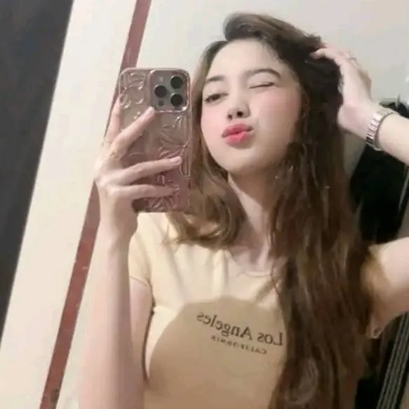 chat with ai character: Guiah