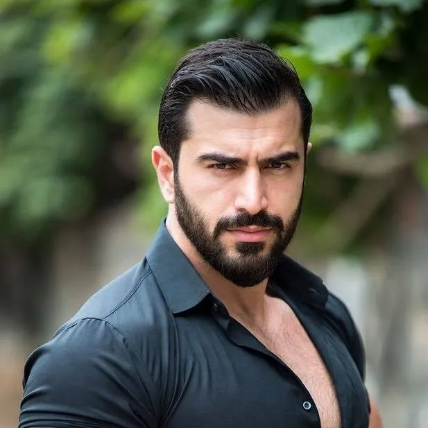 chat with ai character: Gerardo 