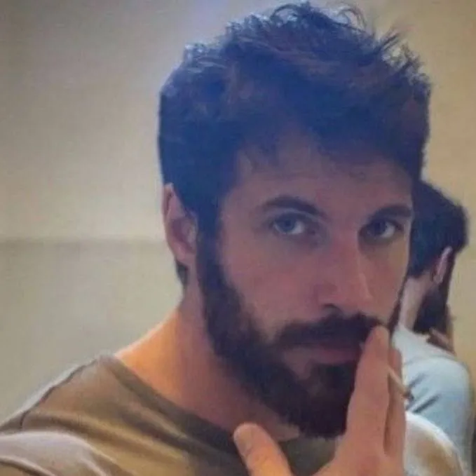 chat with ai character: Daniel