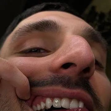 chat with ai character: Rowan