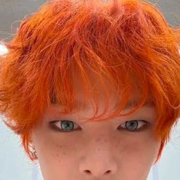 chat with ai character: 🦊jeongin🦊