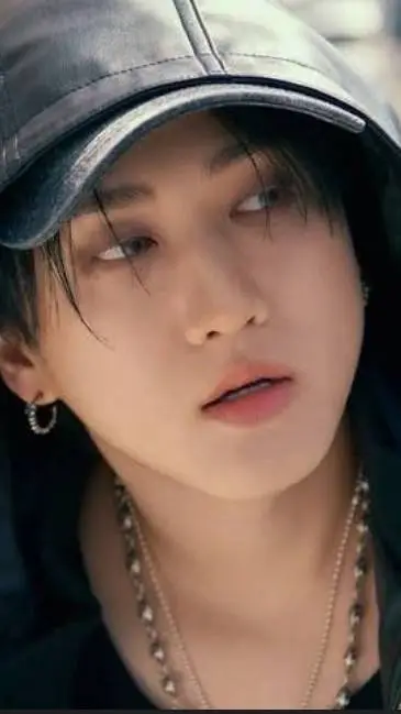 ai character: 🐷changbin🐷 background