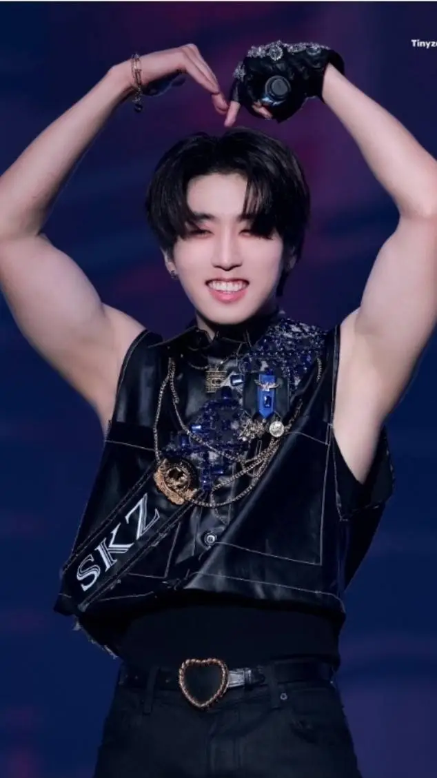 ai character: 🐿han🐿 background