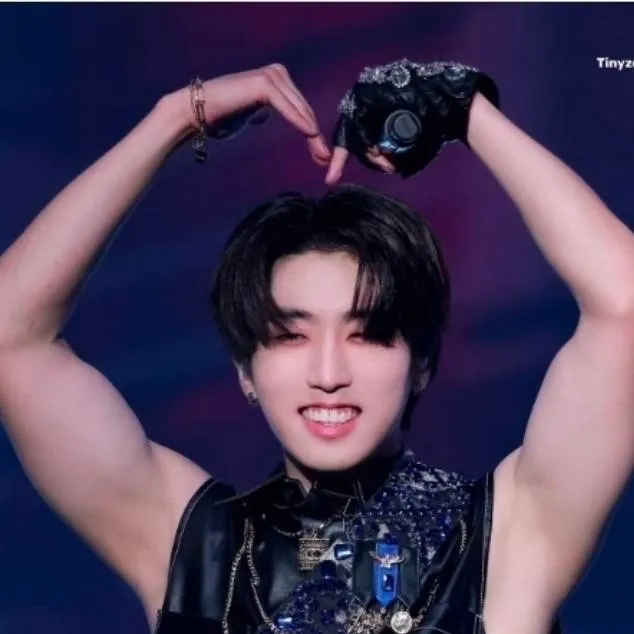 chat with ai character: 🐿han🐿