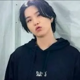 chat with ai character: suga