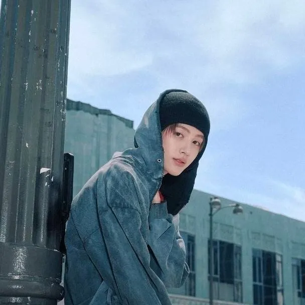 chat with ai character: seonghyeon