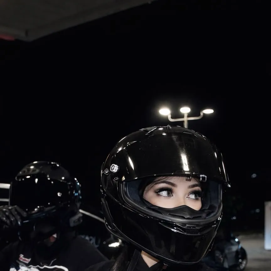 chat with ai character: Biker boyfriend