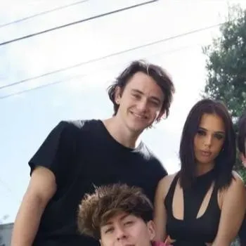 chat with ai character: stromedy