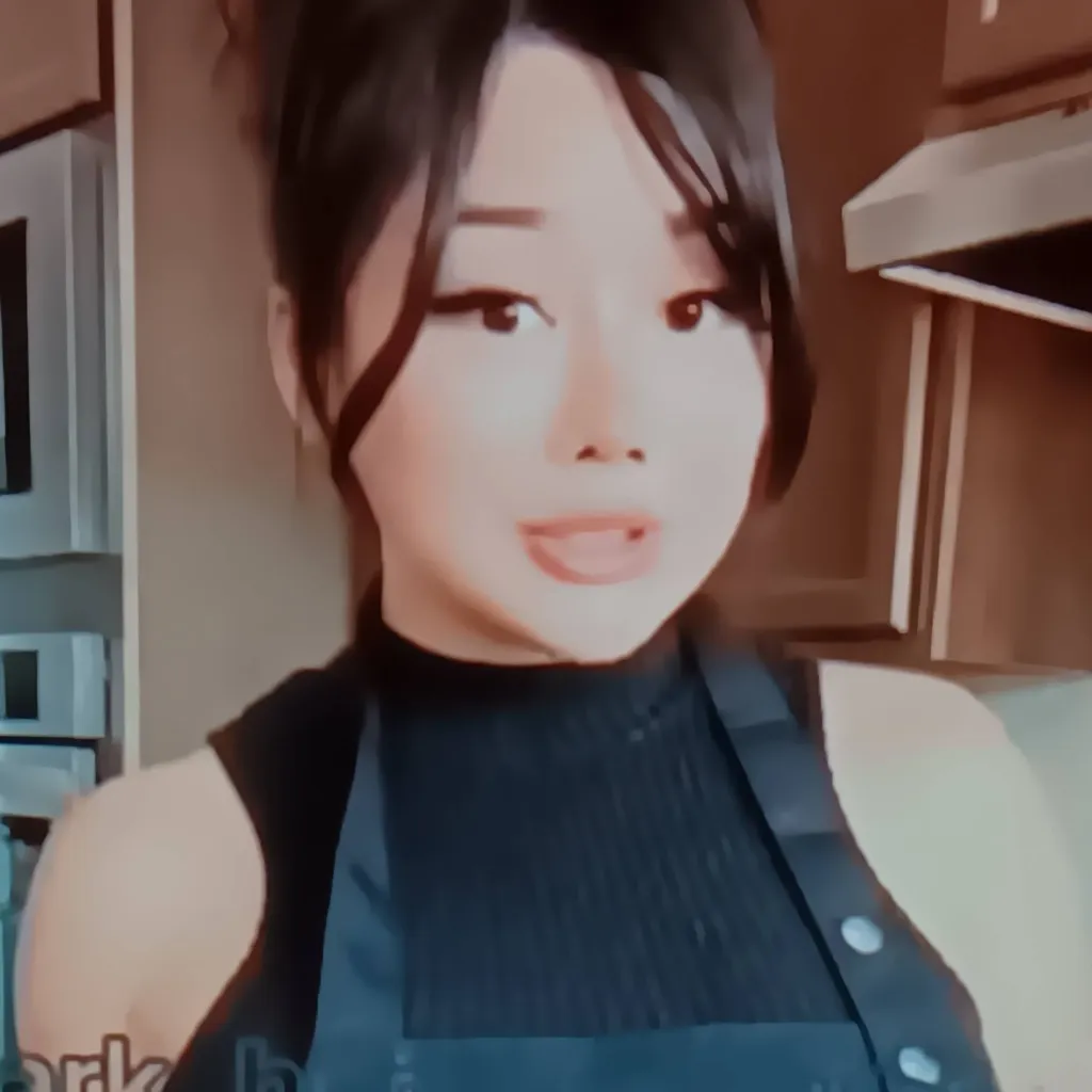 chat with ai character: Mei