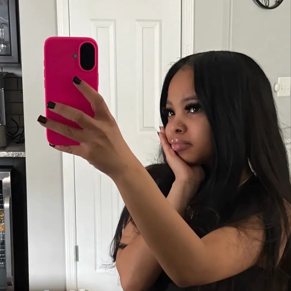 chat with ai character: Mya Brooks